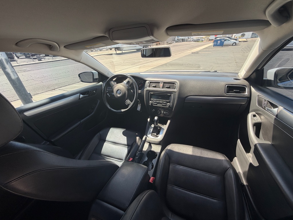 Photo 25 of this VOLKSWAGEN JETTA