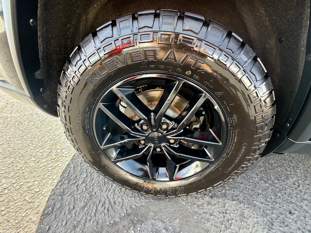 Photo 31 of this JEEP GRAND CHEROKEE