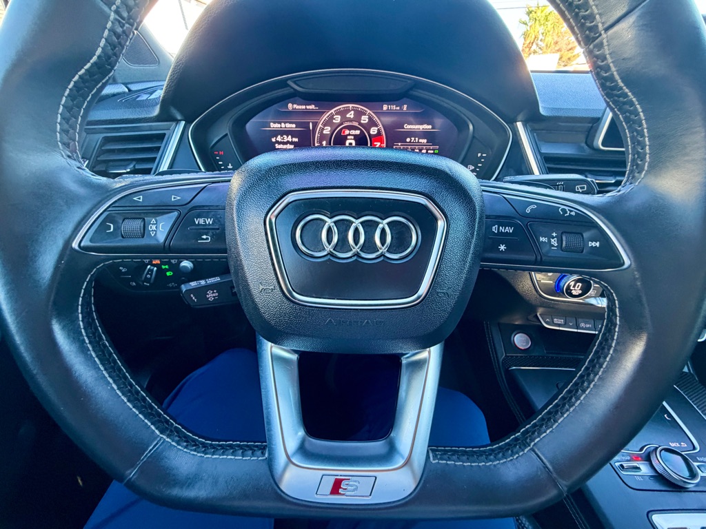 Photo 33 of this AUDI SQ5