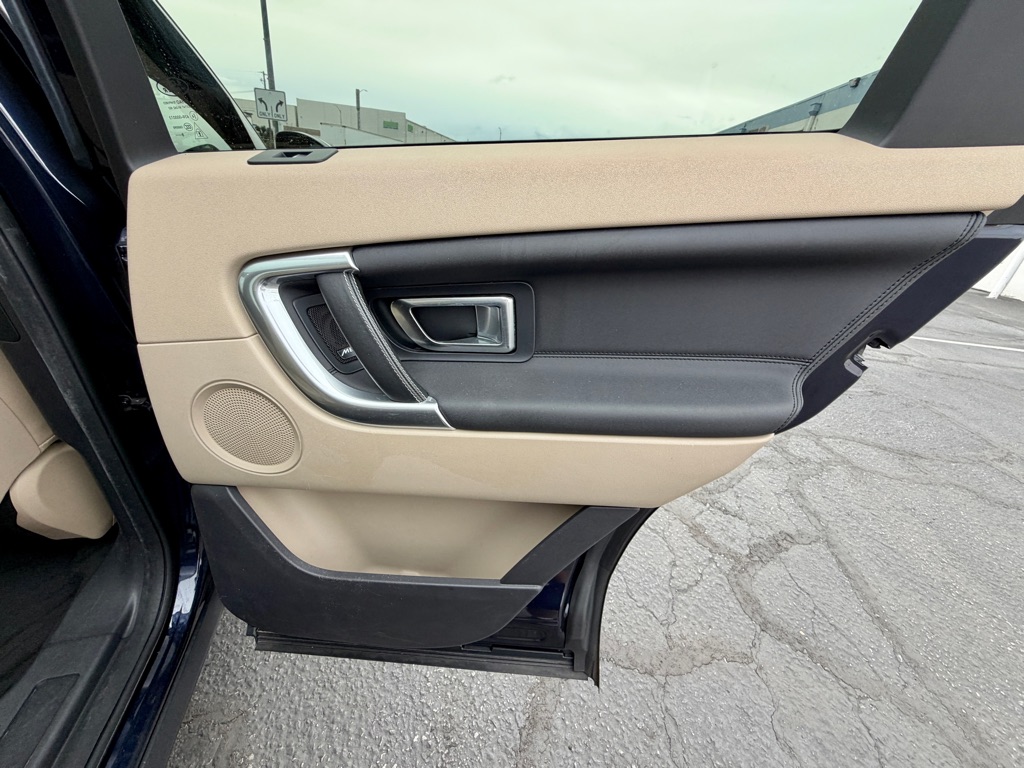 Photo 21 of this LAND ROVER DISCOVERY SPORT