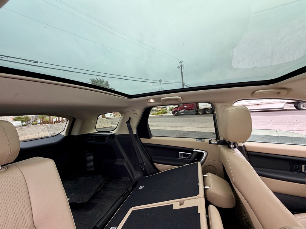Photo 25 of this LAND ROVER DISCOVERY SPORT