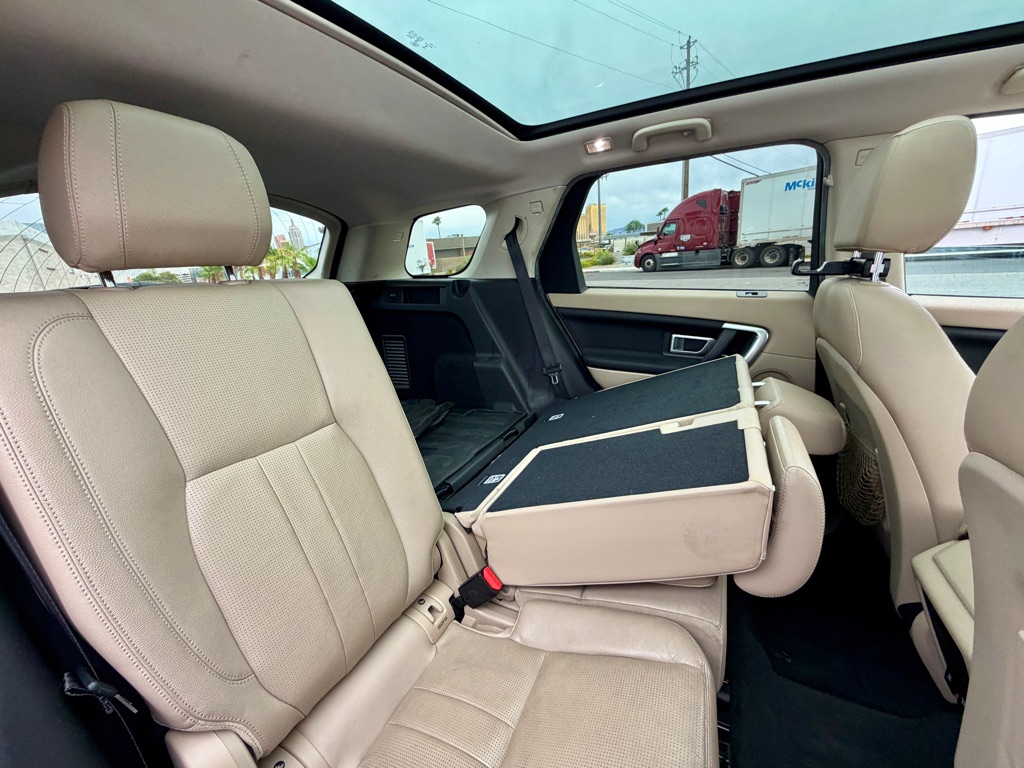 Photo 23 of this LAND ROVER DISCOVERY SPORT