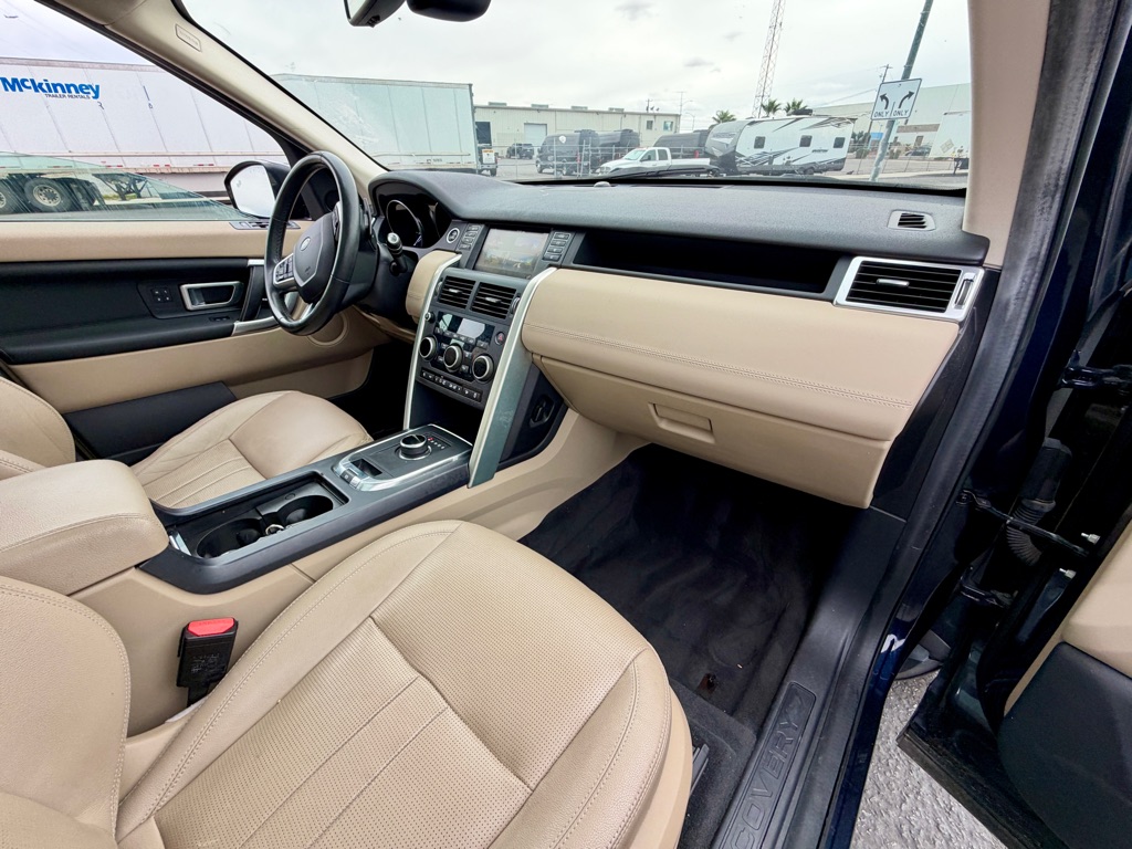 Photo 28 of this LAND ROVER DISCOVERY SPORT