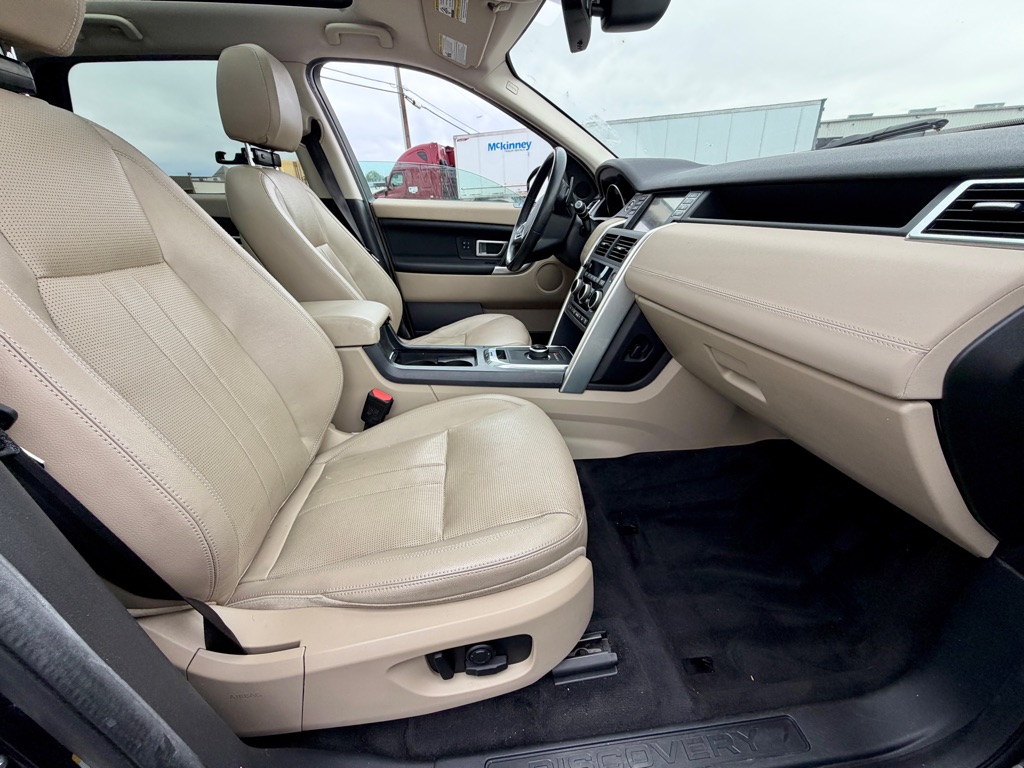 Photo 27 of this LAND ROVER DISCOVERY SPORT