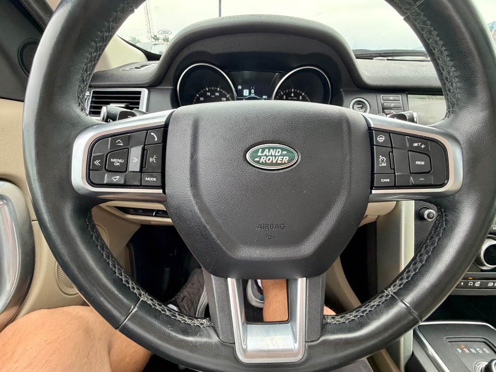 Photo 41 of this LAND ROVER DISCOVERY SPORT