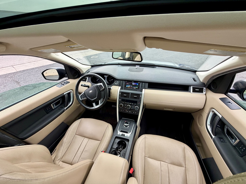 Photo 26 of this LAND ROVER DISCOVERY SPORT