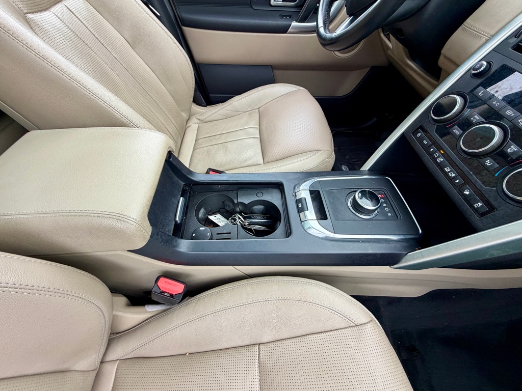 Photo 31 of this LAND ROVER DISCOVERY SPORT