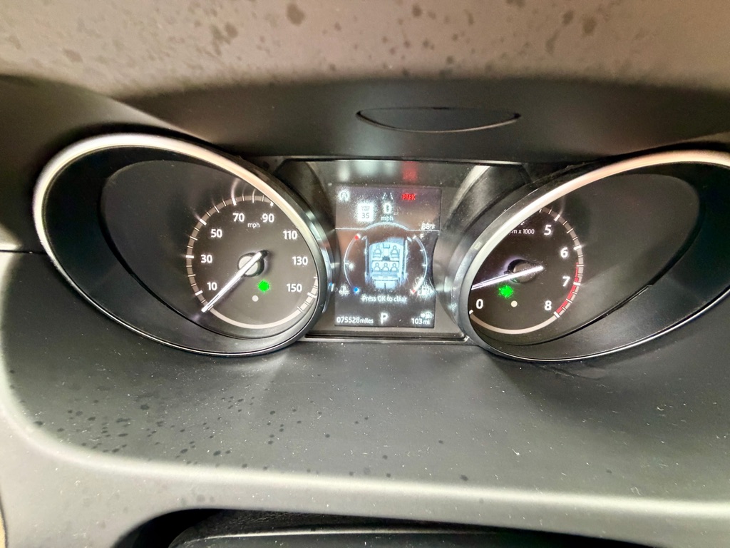 Photo 37 of this LAND ROVER DISCOVERY SPORT