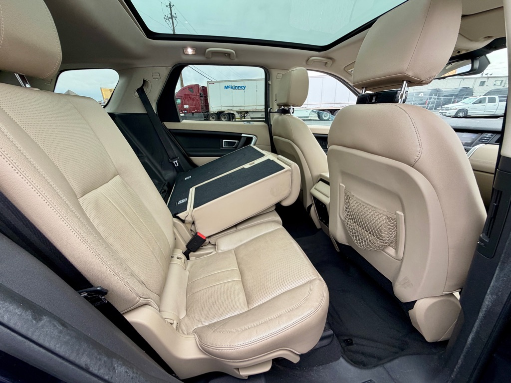 Photo 22 of this LAND ROVER DISCOVERY SPORT
