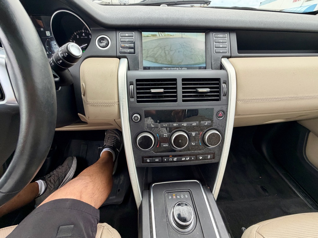 Photo 36 of this LAND ROVER DISCOVERY SPORT