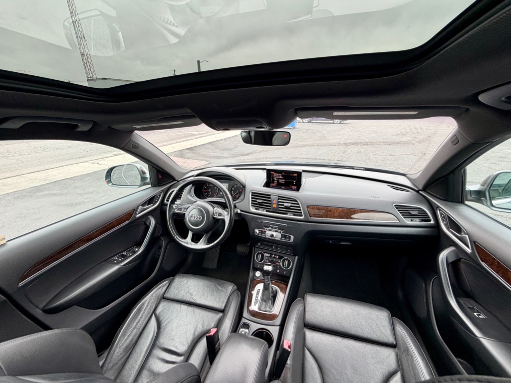 Photo 27 of this AUDI Q3