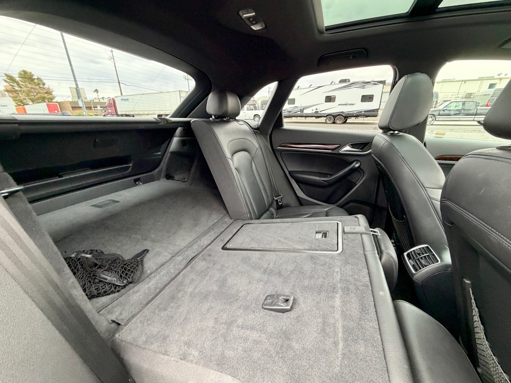 Photo 26 of this AUDI Q3
