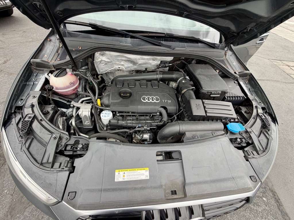 Photo 41 of this AUDI Q3
