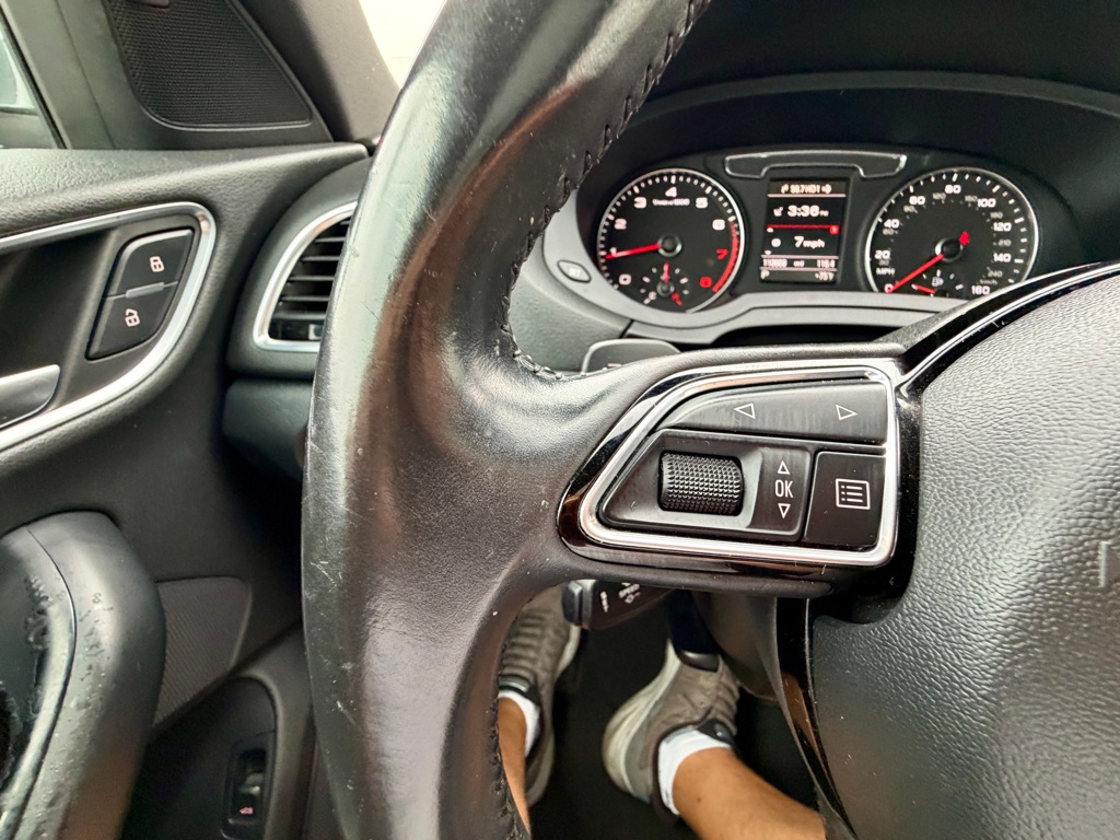 Photo 33 of this AUDI Q3