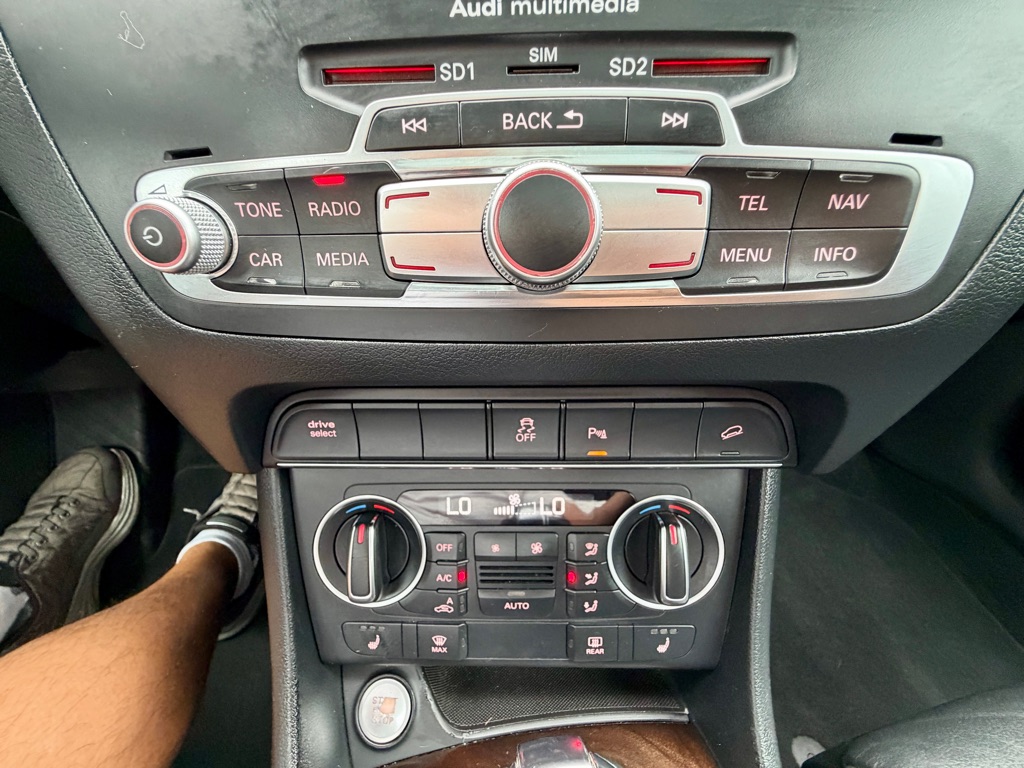 Photo 38 of this AUDI Q3