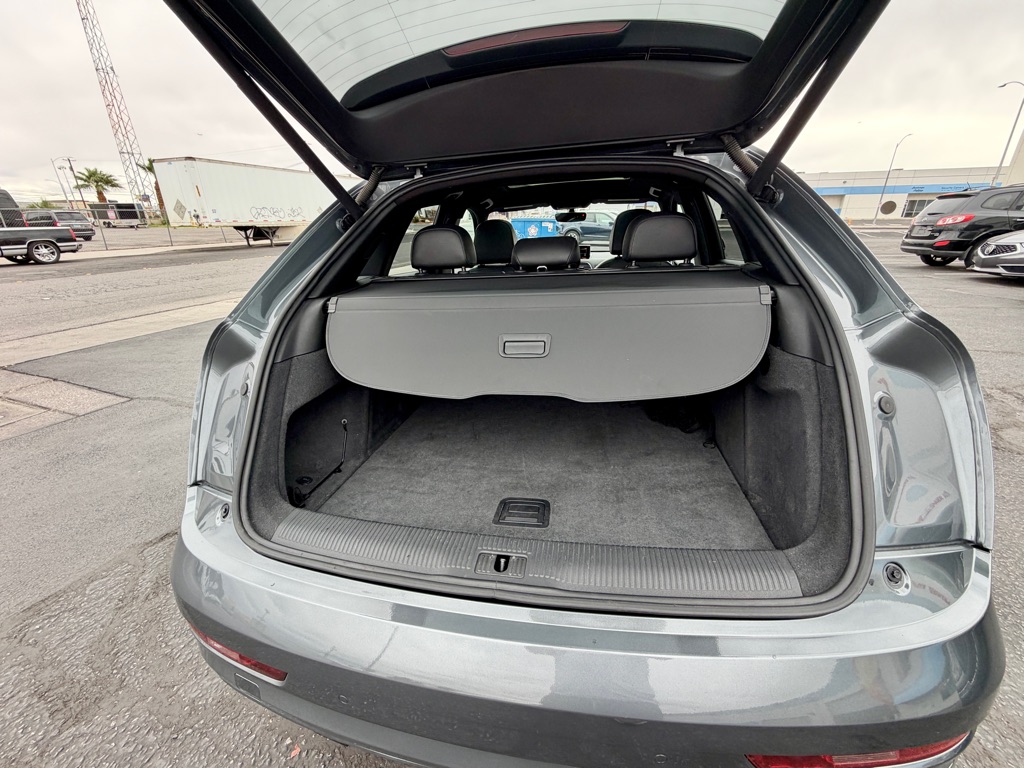 Photo 21 of this AUDI Q3