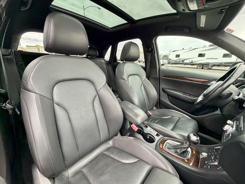 Photo 28 of this AUDI Q3