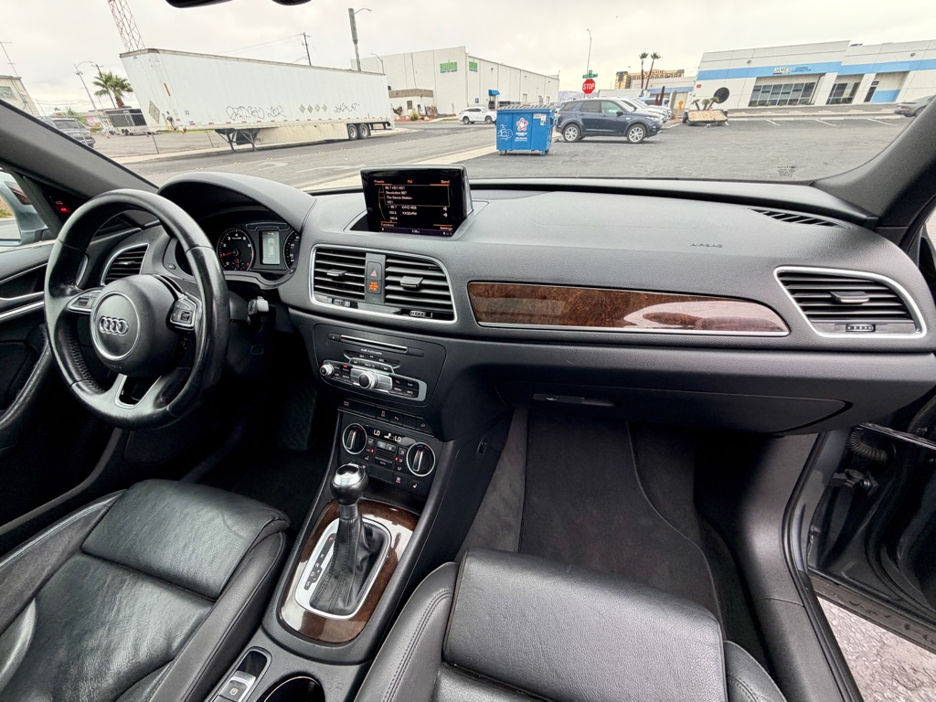 Photo 31 of this AUDI Q3