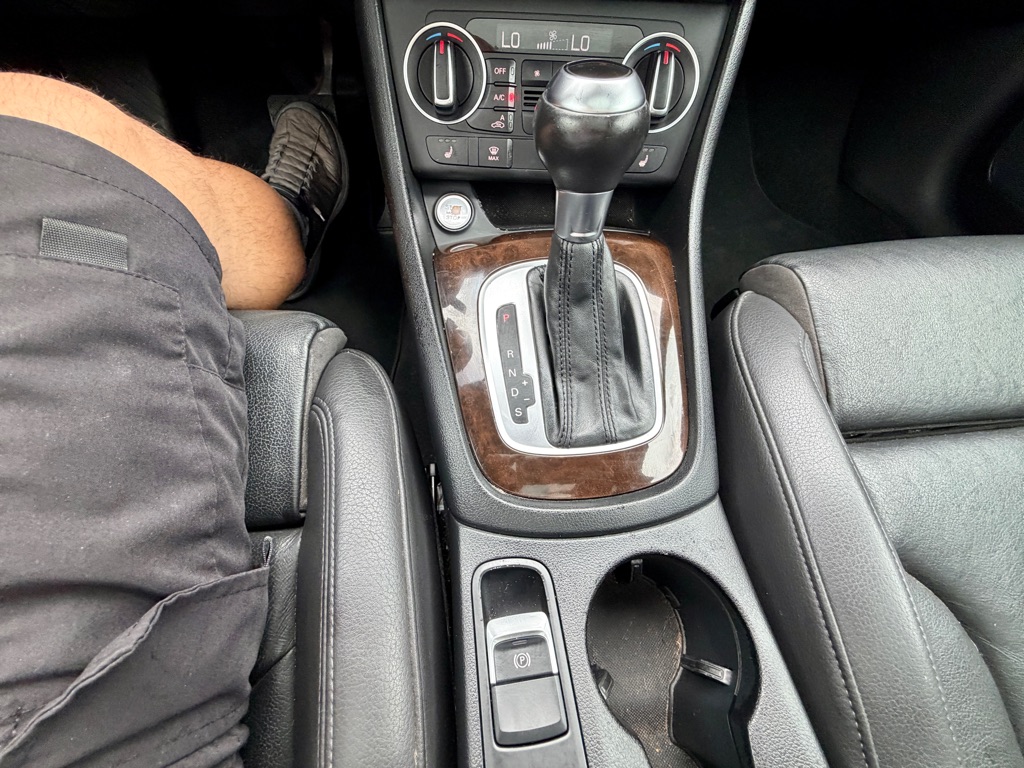 Photo 37 of this AUDI Q3