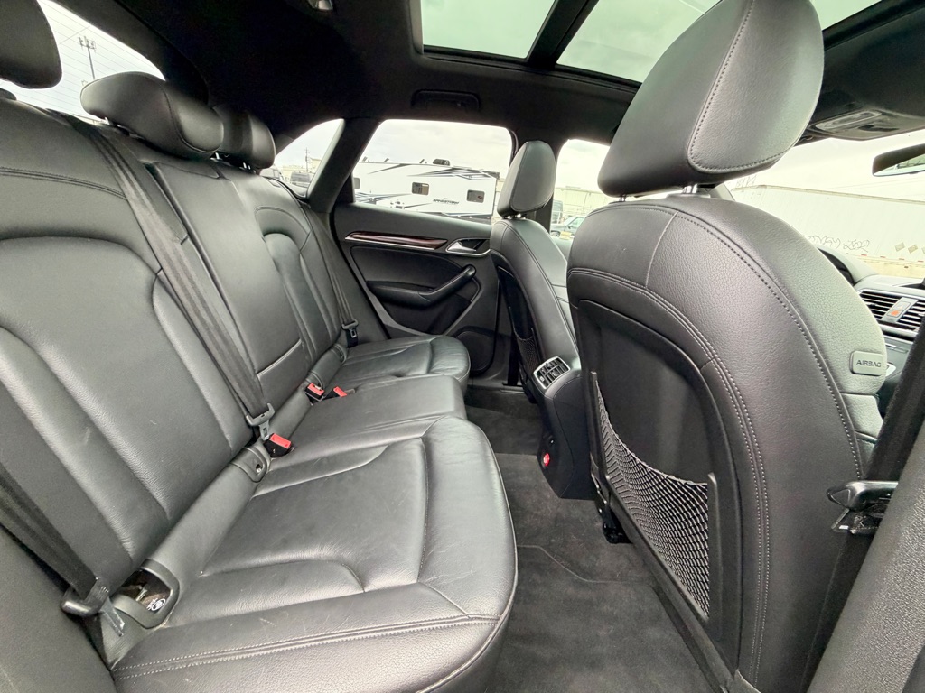 Photo 25 of this AUDI Q3