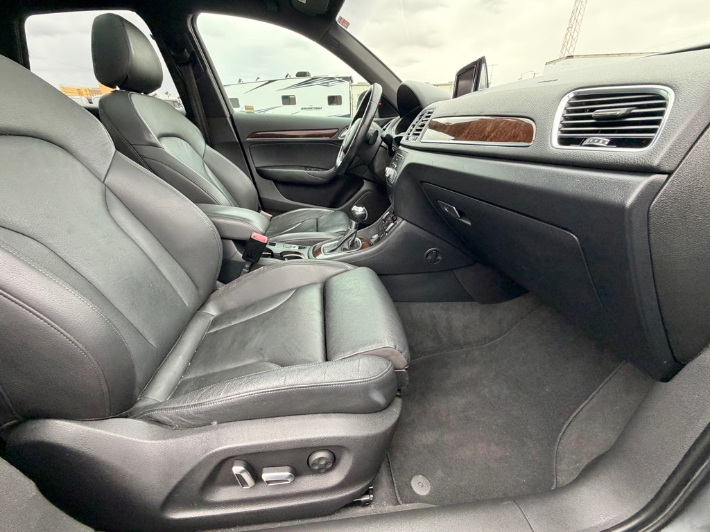 Photo 29 of this AUDI Q3