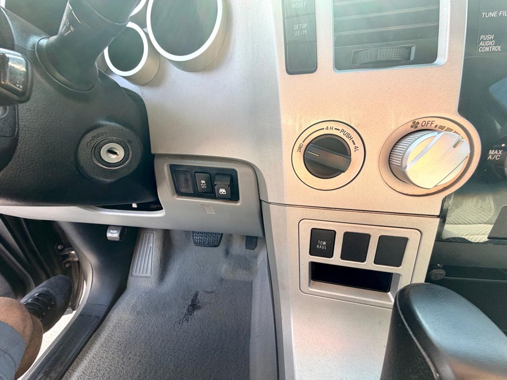 Photo 41 of this TOYOTA TUNDRA
