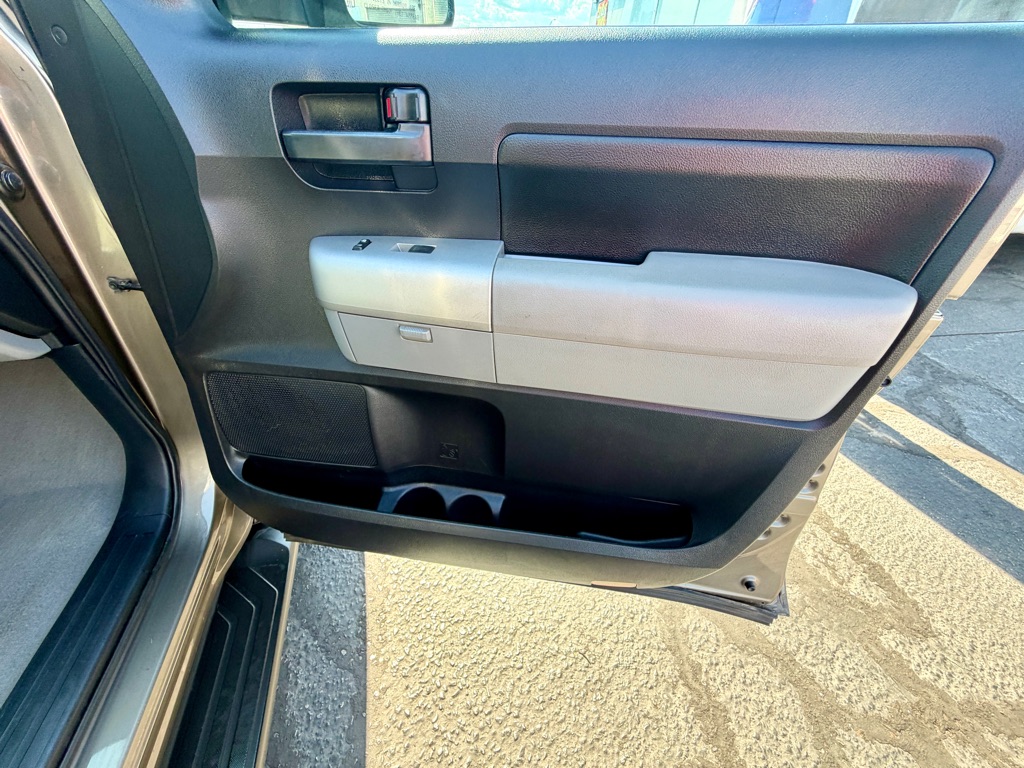 Photo 32 of this TOYOTA TUNDRA