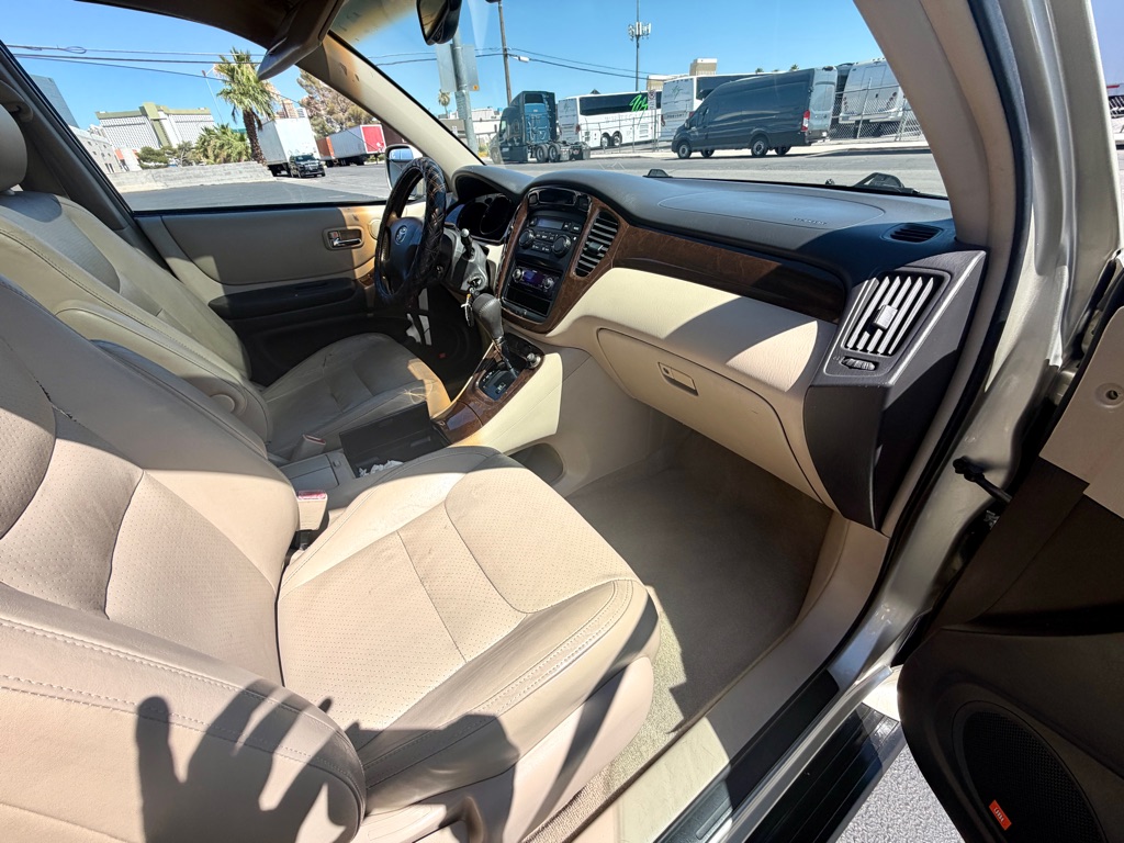 Photo 24 of this TOYOTA HIGHLANDER