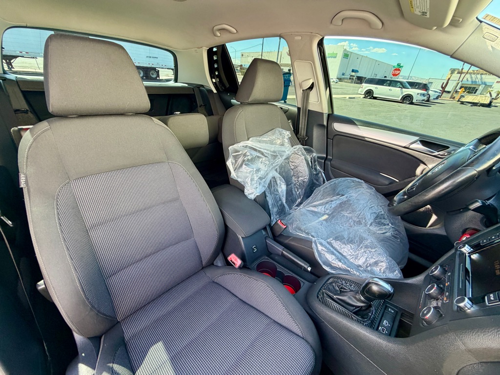 Photo 29 of this VOLKSWAGEN GOLF