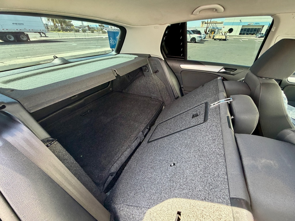 Photo 22 of this VOLKSWAGEN GOLF