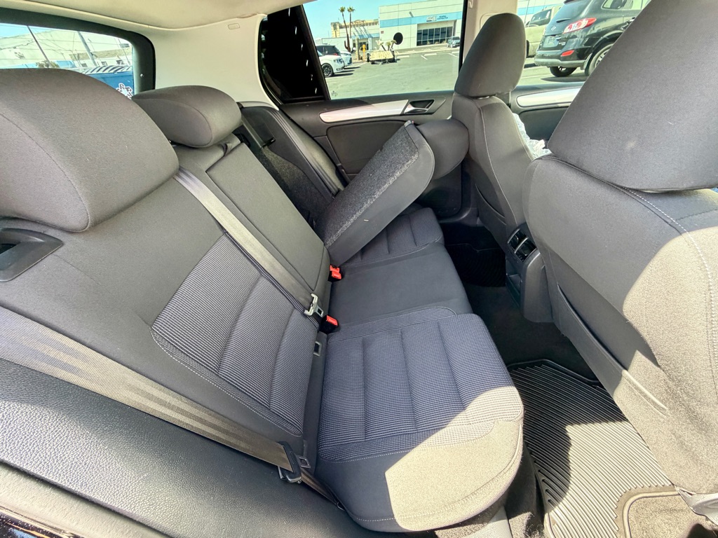 Photo 21 of this VOLKSWAGEN GOLF