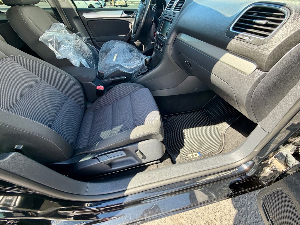 Photo 30 of this VOLKSWAGEN GOLF