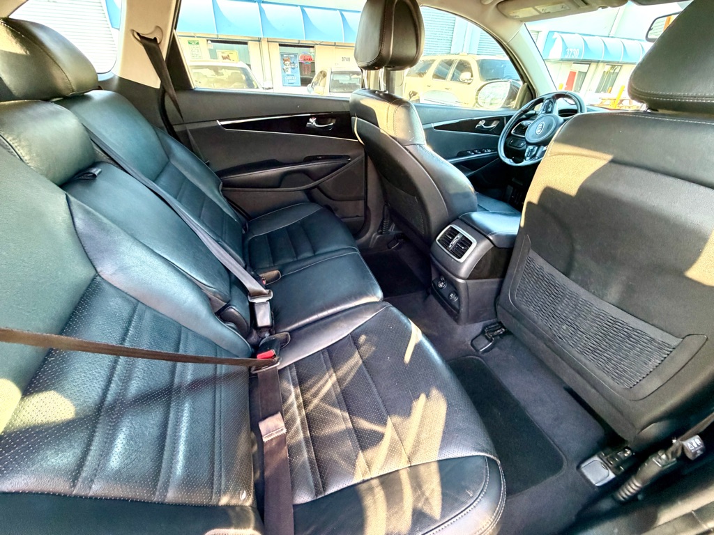 Photo 22 of this KIA SORENTO