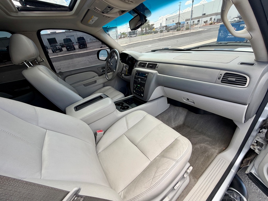 Photo 31 of this CHEVROLET AVALANCHE