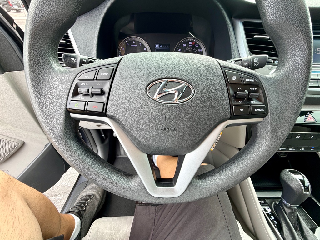 Photo 31 of this HYUNDAI TUCSON