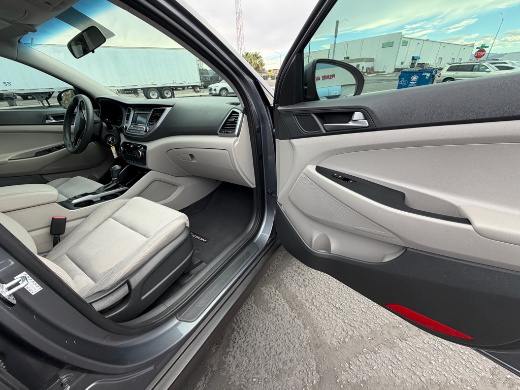 Photo 24 of this HYUNDAI TUCSON