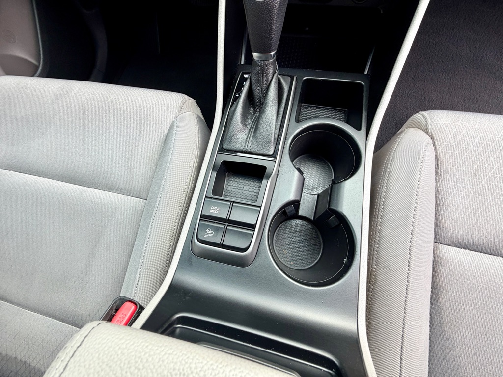 Photo 29 of this HYUNDAI TUCSON