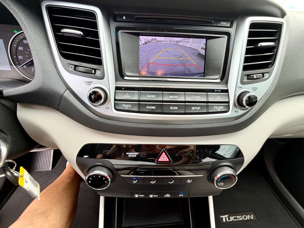 Photo 33 of this HYUNDAI TUCSON
