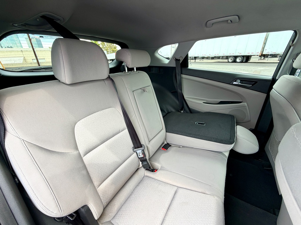 Photo 21 of this HYUNDAI TUCSON