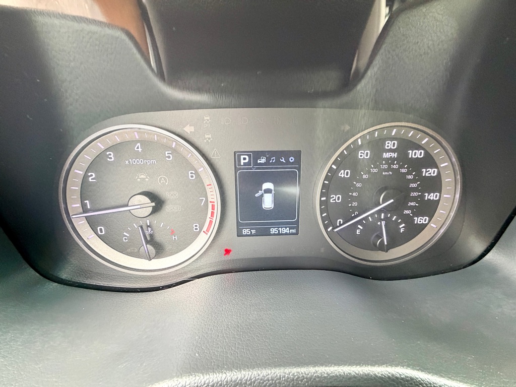Photo 30 of this HYUNDAI TUCSON