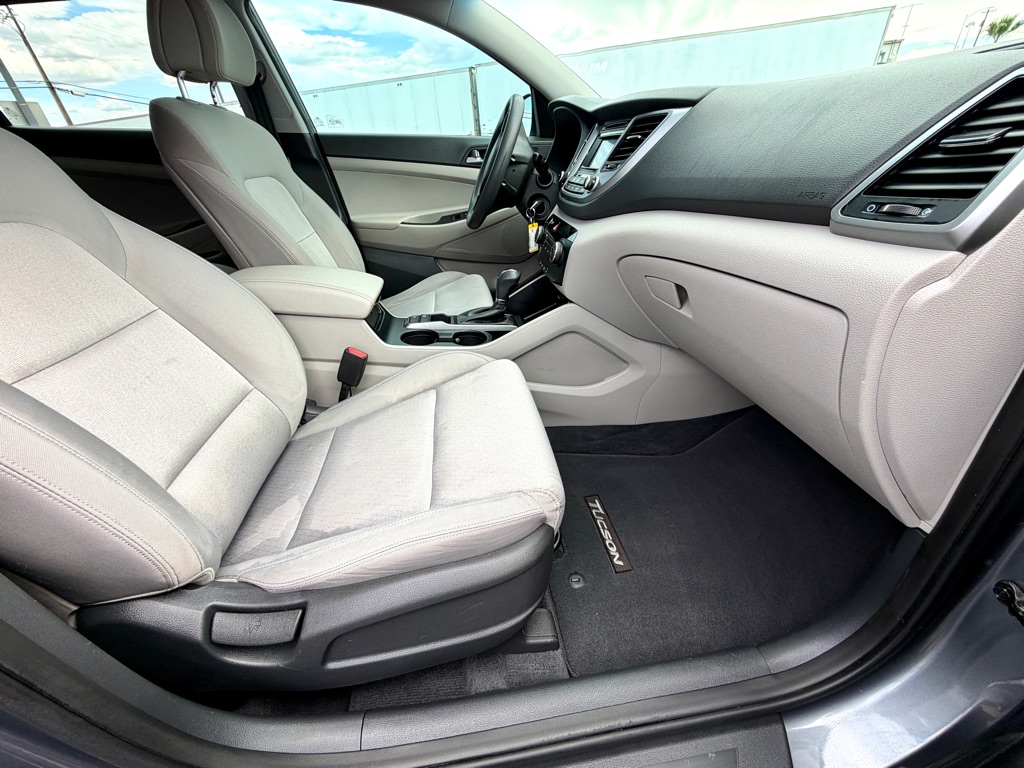 Photo 25 of this HYUNDAI TUCSON