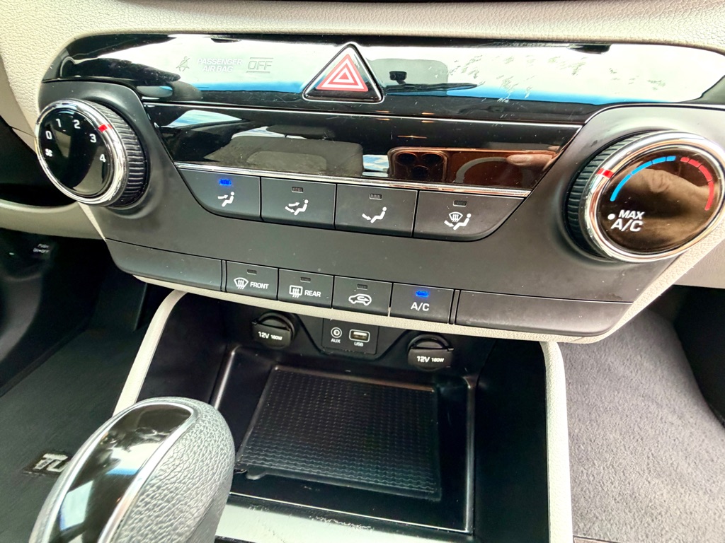 Photo 32 of this HYUNDAI TUCSON