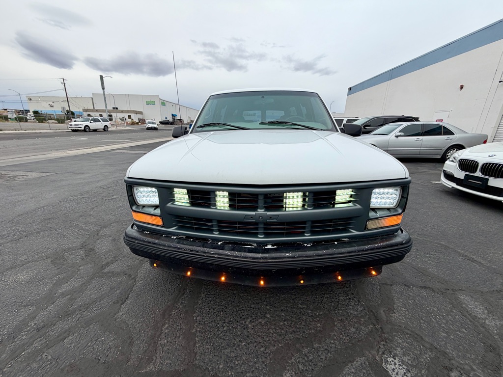 1999 Chevrolet Suburban C1500's photo