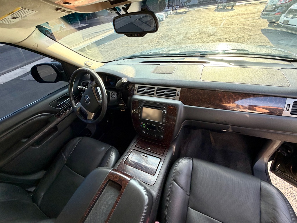 Photo 31 of this GMC YUKON