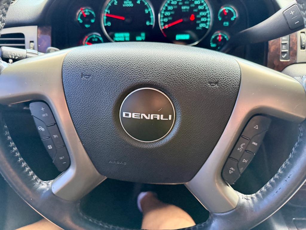 Photo 30 of this GMC YUKON