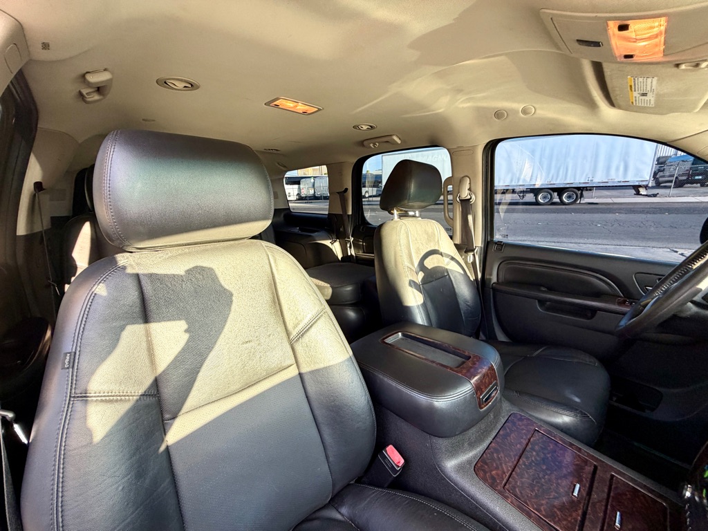 Photo 29 of this GMC YUKON