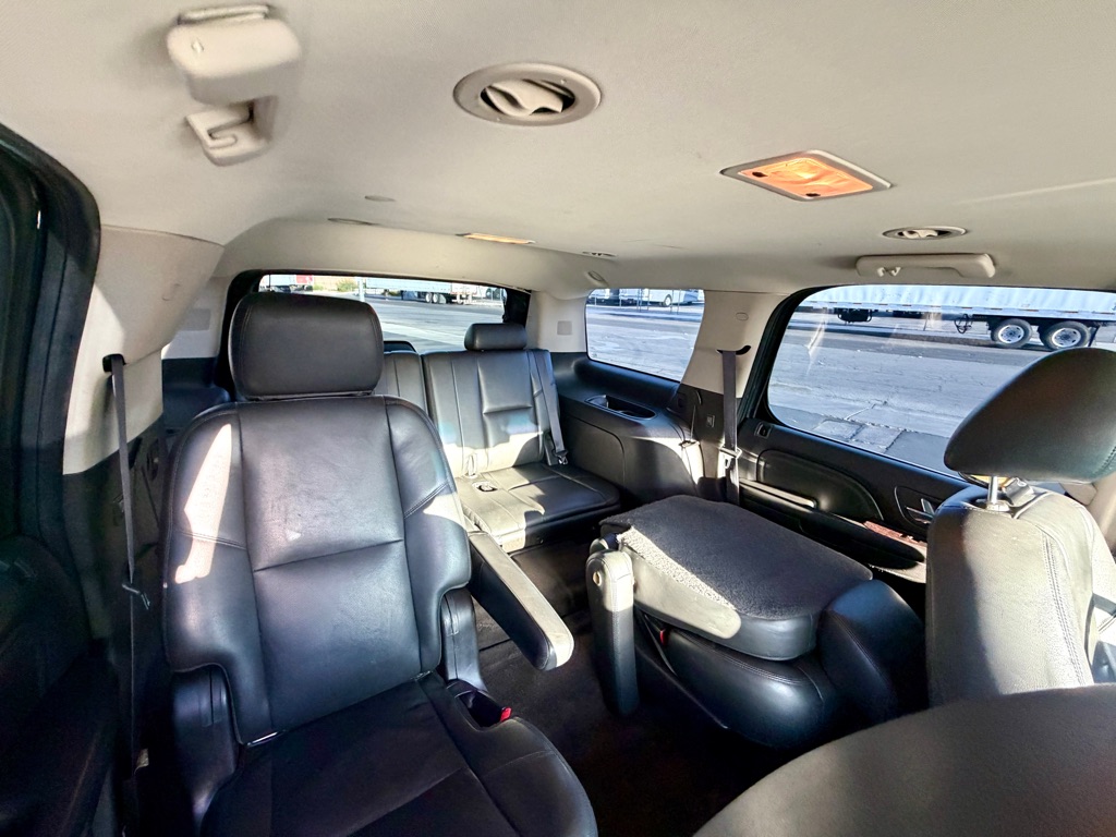 Photo 32 of this GMC YUKON