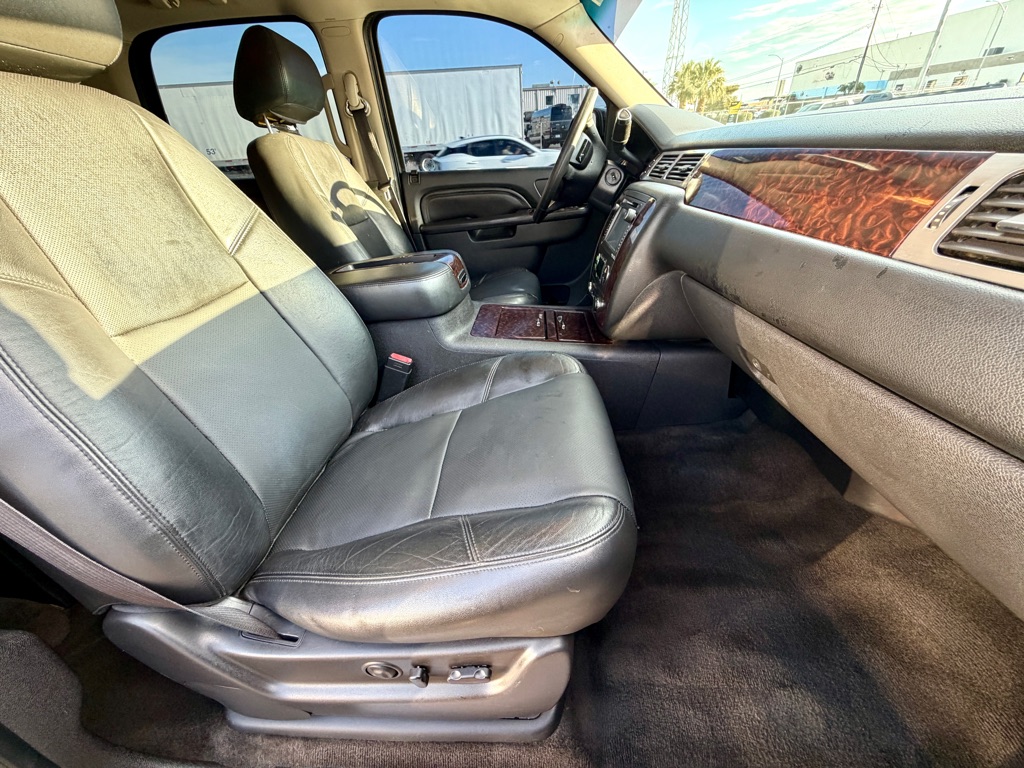 Photo 28 of this GMC YUKON