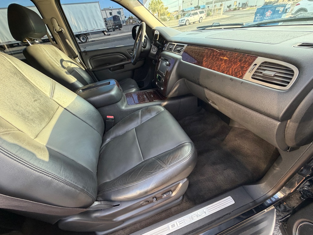 Photo 27 of this GMC YUKON