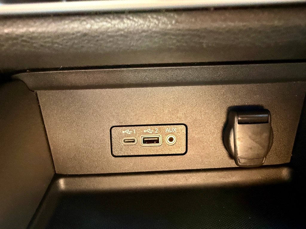 Photo 43 of this NISSAN SENTRA